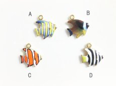画像1: しましま熱帯魚チャーム(3個入) (1)