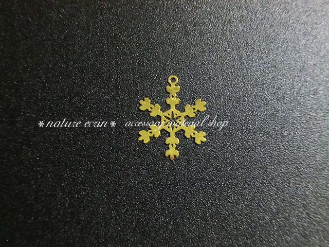 画像1: 雪の結晶C☆透かし高品質メタルパーツ(10個入)（※注意事項有り） (1)